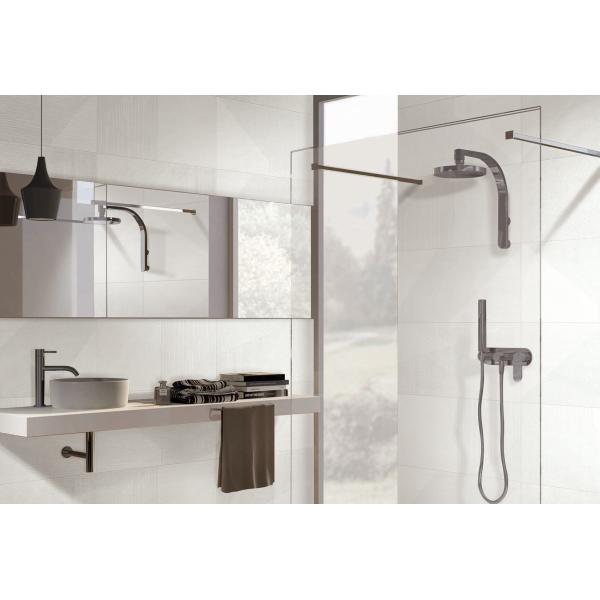 Мрамор плиток фарфора современной стены крытый на открытом воздухе выглядит как серый цвет