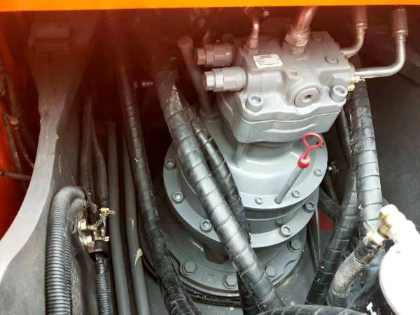 Modo de caminhada do tipo de escavadeira Hitachi usado com potência nominal líquida de 900 rpm