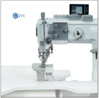 Máquina de coser computarizada para fijar almohadillas de hombro a los orificios de los brazos y para recortar los bordes
