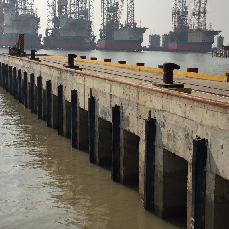 CCS Certified 3L# Natural Rubber Fender D-Shaped Design for Easy Mounting & Durability Black Customized Size for Ship Docks