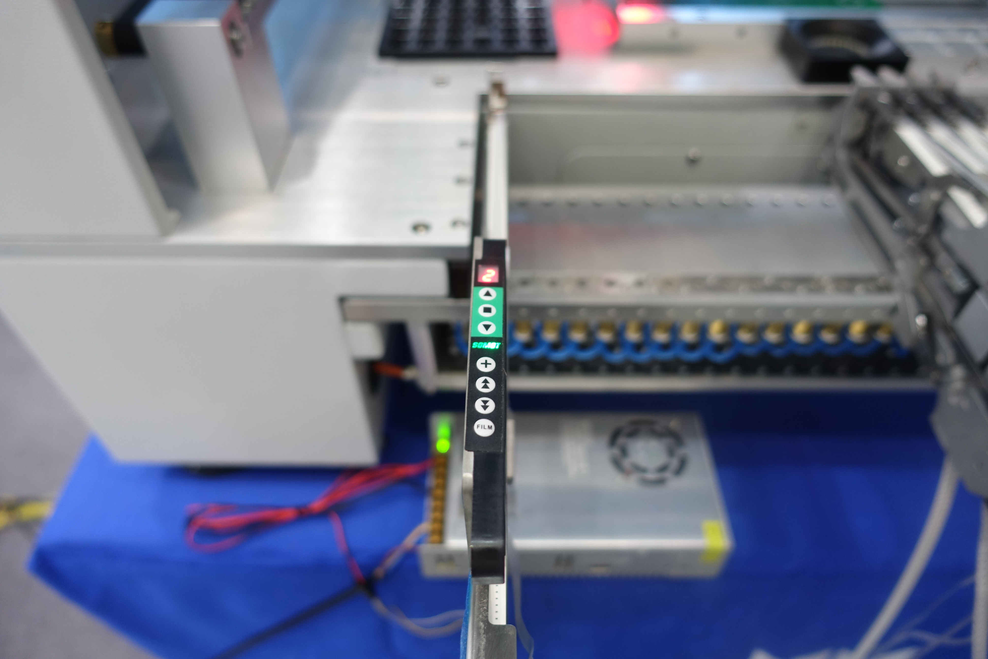 Машина Charmhigh CHMT560P4 SMT P&P, SOP QFN Mounter 0402-5050 обломока SMT