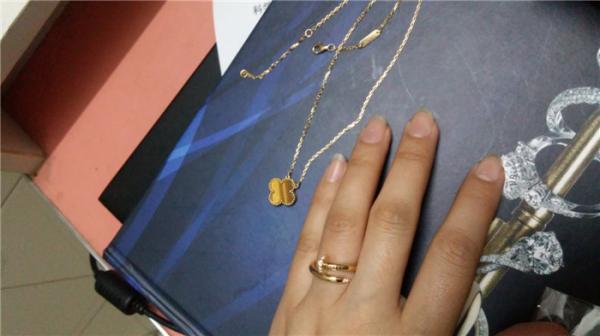 In stock Van Cleef & Arpels Alhambra 18K yellow gold necklace from factory