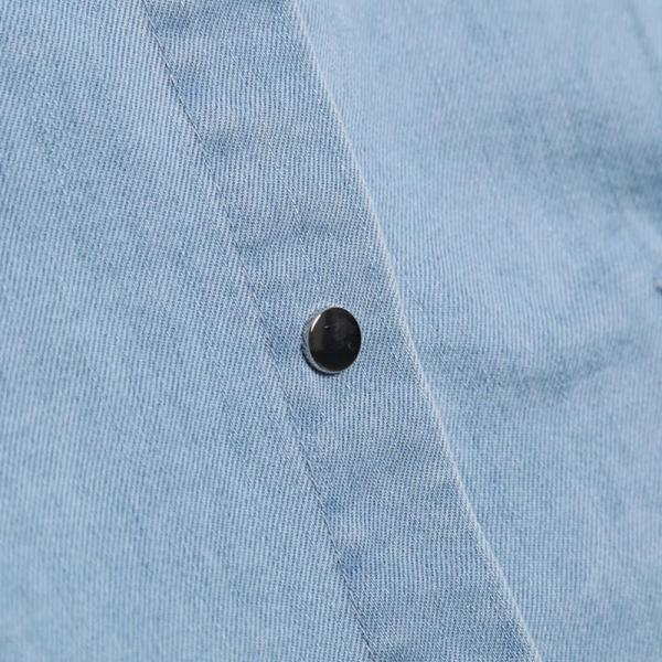 Подгонянные изготовителем урожая куртки Джин кнопки джинсы голубого верхние