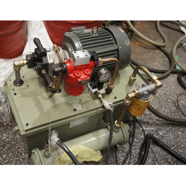 Adopt accumulator die head extrusion blow molding machine 20L chemical tank