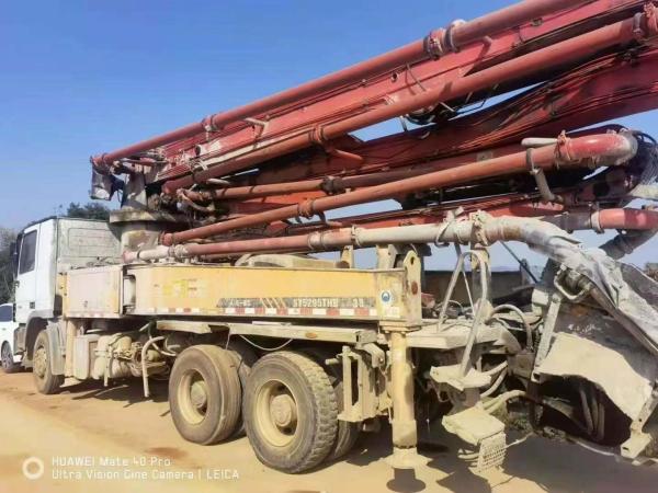 Pompes à béton à haute/basse pression de 38 mètres montées sur un camion d'occasion avec une structure de type cylindre