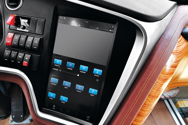 12m Golden Dragon Coach Bus 24-54 Seats 375HP Euro 4 XML6129J15S1