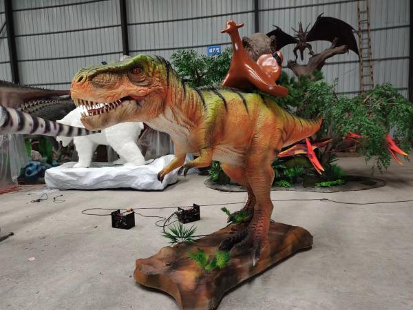 Passeio personalizado shopping do comprimento no passeio realístico da mostra do dinossauro