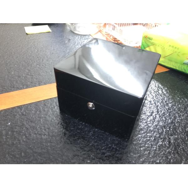 High-end Gifts Look No Further Than This Wooden Watch Box with Paint Finish
