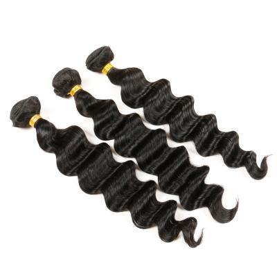 O cabelo encaracolado profundo da onda grande brasileira molhada e ondulada empacota amostra grátis não processada da promessa de 100%