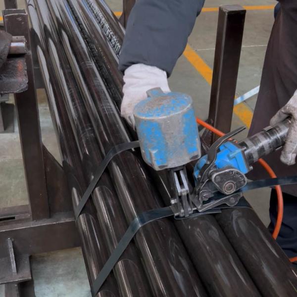 Pipe de forage de puits de pétrole AISI 4130 Pipe en acier allié sans soudure pour l' application de boîtier