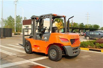 Farm Warehouse Factory 4 Wheel Diesel Forklift 8Ton With Side Shift