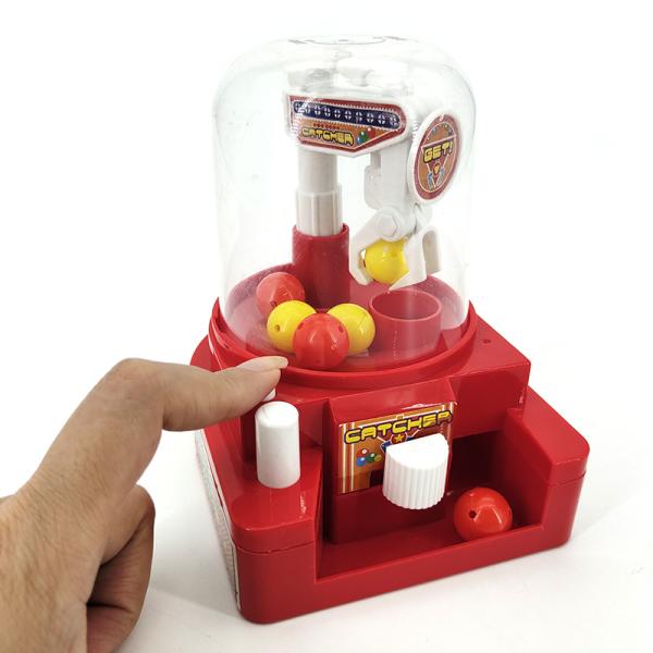 Полость красной игрушки машины Gashapon шариков пластиковая отливая в форму Multi