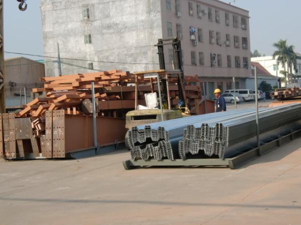 Pre - armação de aço fabricada do armazém com a casa do produto do poder das plataformas do piso de aço