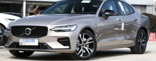 ボルボS60 2023 B4 Zhiyuan Haohua版4ドア5の座席大広間Gasoline+48v中型SUV