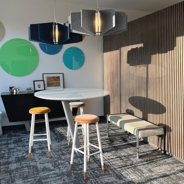 Panel acústico con ranuras de madera de pizarra lineal Decoración Material de construcción de absorción de sonido