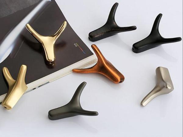 Simple Modern Chrome Cloth Hanging Hooks Wall Mounted Adjustable Hat Holder Zinc Gold Cap Holder