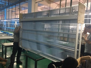 Крытым прозрачным дисплей приведенный пикселом П10 стекла тонким, видео- экран приведенный для торгового центра
