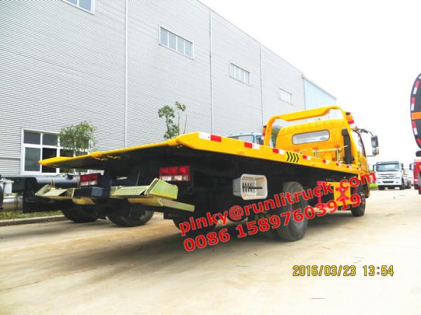 4Tons Wrecker Tow Truck With Crane , Euro 4 Platform Towing Trucks 90Km/h