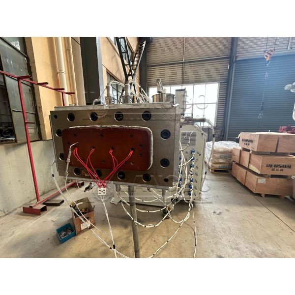 Plastic PP PE WPC Decking Board Floor Wood Composite Profile Extrusion Line