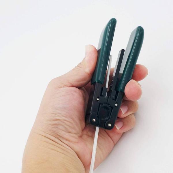 La terminación de la fibra óptica del separador del cable de descenso de FTTH equipa el material del cuerpo de la aleación del cinc