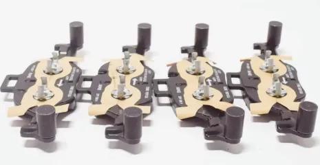 Передние тормозные колодки G05