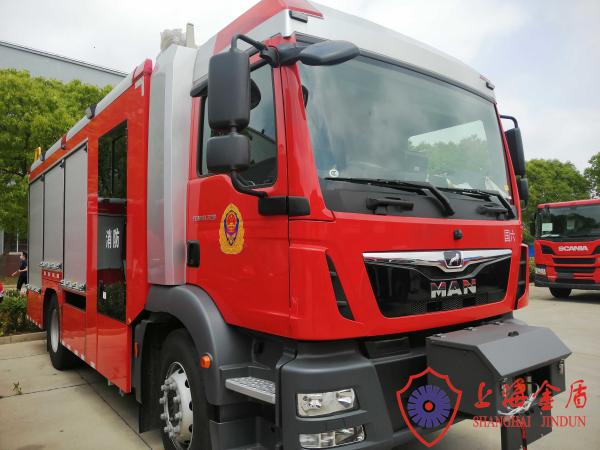 carro de bombeiros da espuma da movimentação de 210kw 4x2 com Front Winch e sala independente do grupo