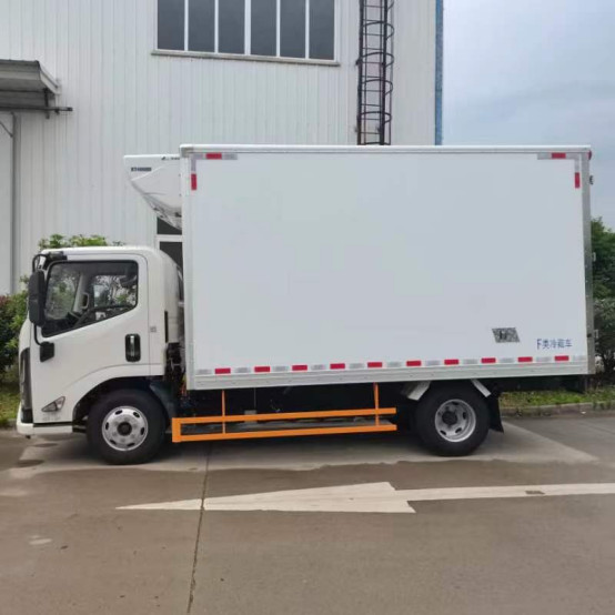 167hp 227hp Jiangling Refrigerated Truck Diesel Rear Drive 4×2