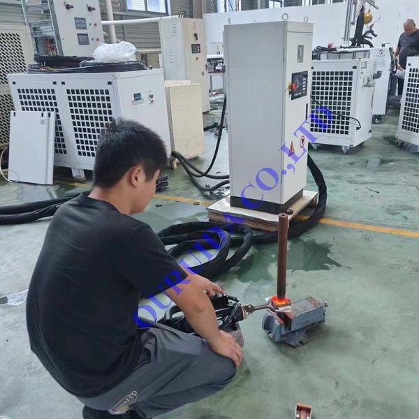 Machine de chauffage à induction mobile 340V Protable 80KW Pour le chauffage Expansion des boulons