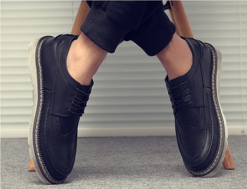 Ретро тапки Brogue Breathable кожаных людей сшили усиленный
