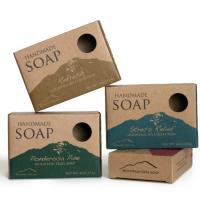 L'emballage réutilisé de savon du carton 350gsm enferme dans une boîte l'impression gravante en refief
