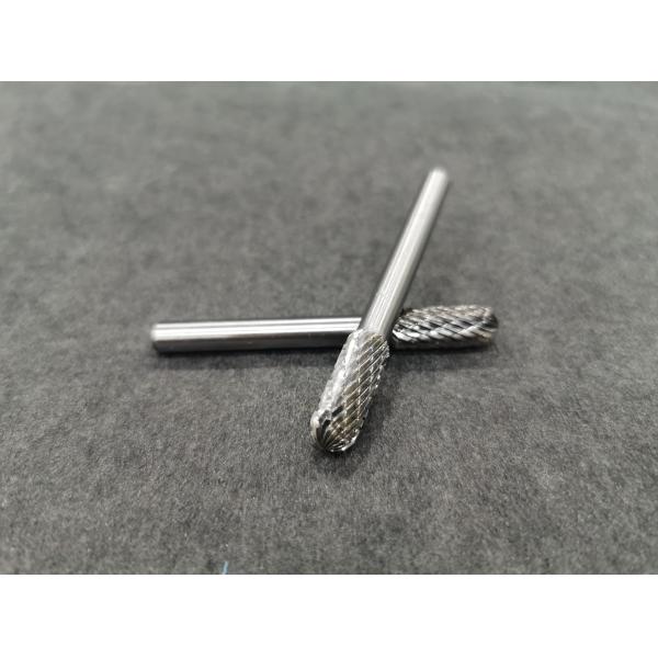 A forma do cilindro com cabeça redonda da extremidade do raio cortou para as rebarbas polonesas de aço do carboneto do metal de madeira