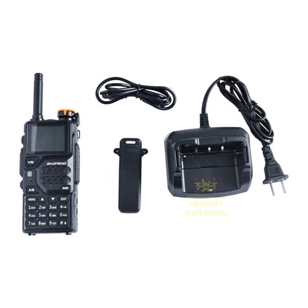 Dispositif de détection de drones portable Antenne à bande complète 300 MHz-6000 MHz Pour détecter les drones, la fréquence du système anti-drone s'étend