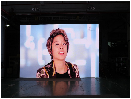 Тонкое музыкальное на открытом воздухе арендное рабочее место приведенное экрана используемое для концерта, высокой яркости