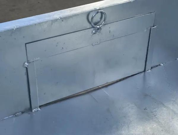 1.75m Customized Square Hay Feeders For Cattle Horse Eating With Roof