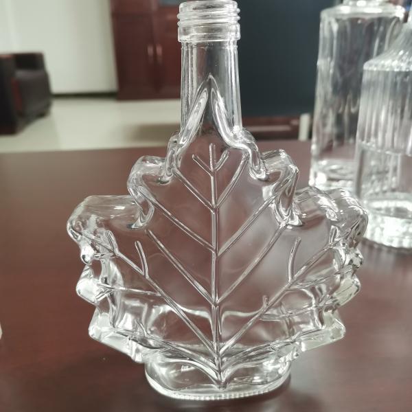 High Borosilicate 25cl Leaf Shape Spirit Glass Bottle With Screw Cap