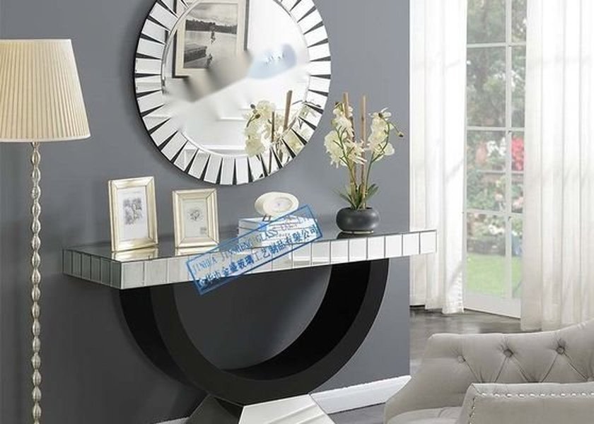 Mirrored Surface Console Table with Silver Mirror Finish and Modern Design