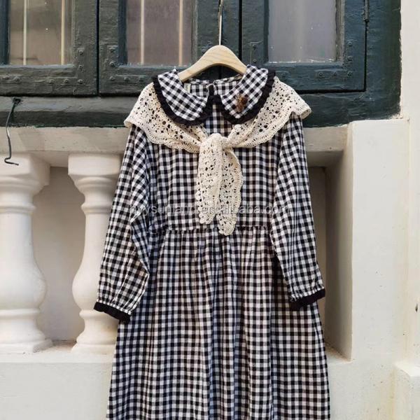 Y-Z Cotton and Linen Flower Lace Hollowed Triangle Embroidery Knitting Elegant Womens Scarf Shawl