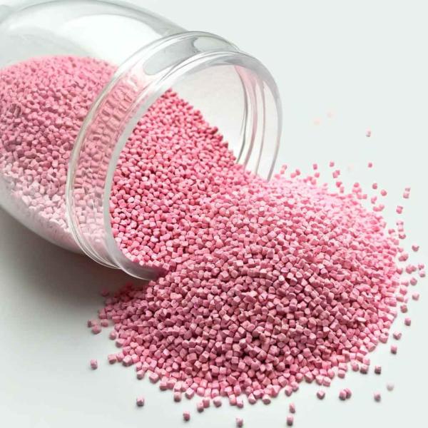 L'agent mousseux de couleur rose en polypropylène est utilisé pour la résistance à la migration des tuyaux en PU PE.