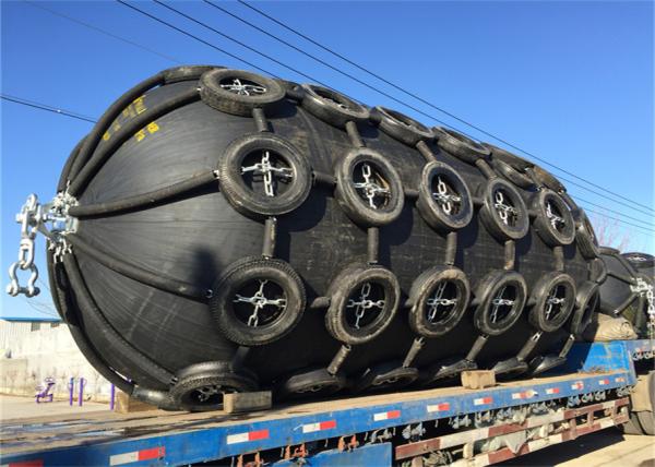 ISO17357 Yokohama Type Pneumatic Rubber Fender With Tyre Net
