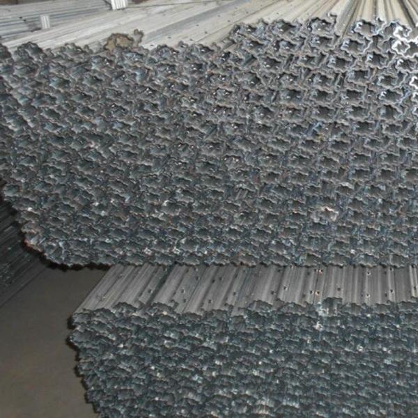 Eco Friendly 3.5M Vineyard Trellis Stakes Low Labor Cost Weather Resistance