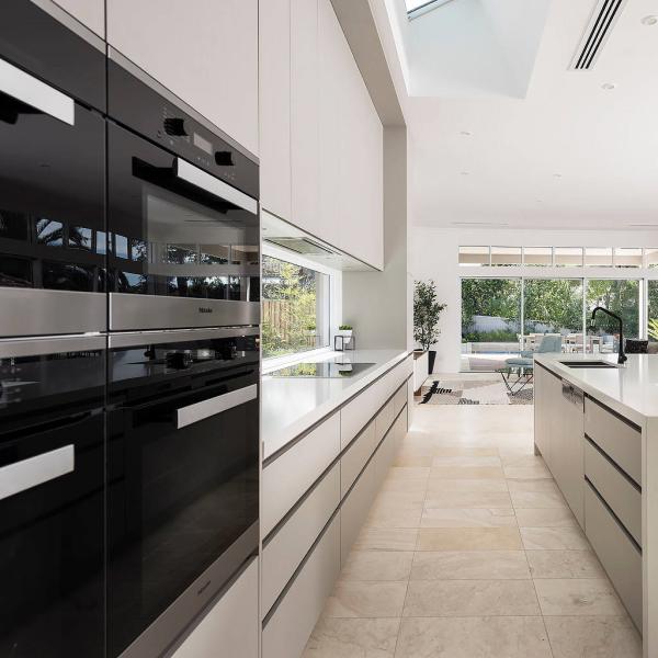 20mm Thick Lacquer Kitchen Cabinet With Range Hood Dishwasher