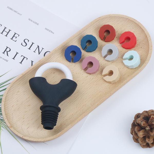 Pulltex Rainbow Wine Bottle Stopper With 8 Glass Identifiers Silicone Charm