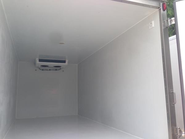CCC Light Duty Commercial Trucks Refrigerator Freezer Van Box Truck For Meat