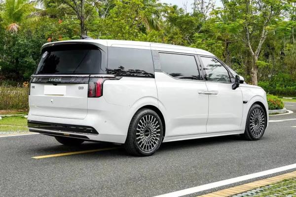 116kWh Bateria de Lítio Veículo elétrico de luxo ZEEKR 009 MPV 5 portas 6 lugares