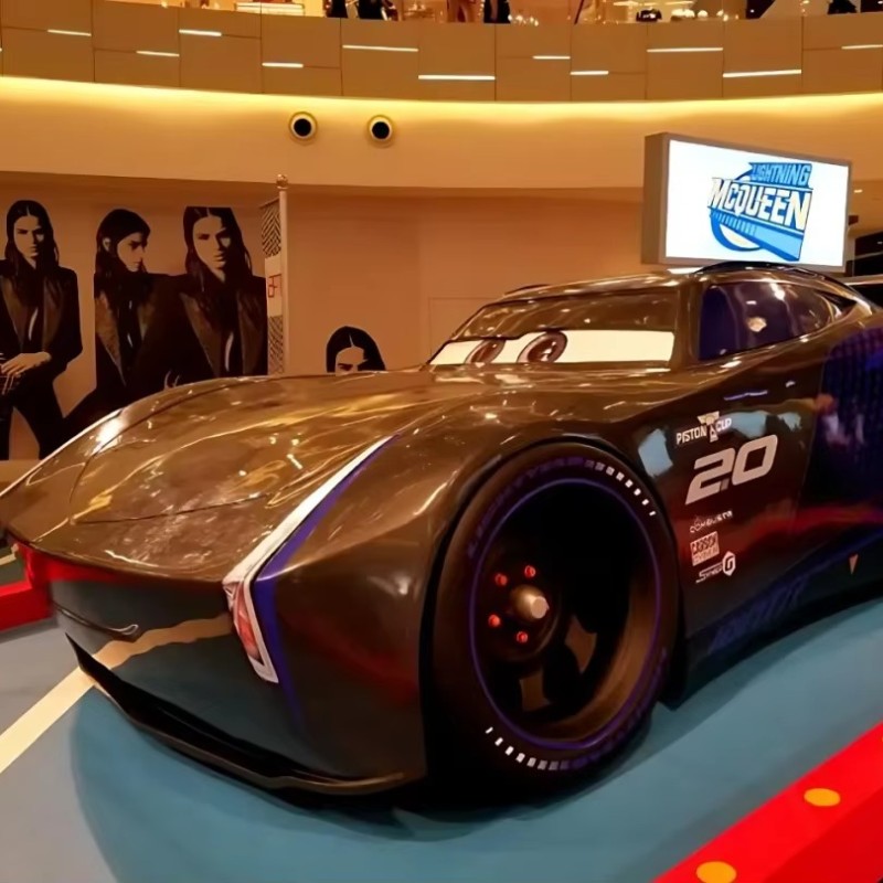 Custom Exhibition Sculpture with Durable Fiberglass Material and Weather-Resistant Coating for Corporate Events