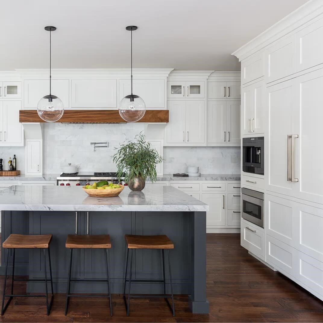 Modern Design Kitchen Cabinet Set with Quartz Stone Countertop and Eased Edge Style