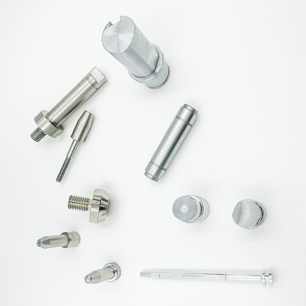 Pièces adaptées aux besoins du client d'acier inoxydable de commande numérique par ordinateur pour clou médical/dentaire d'Anchorage