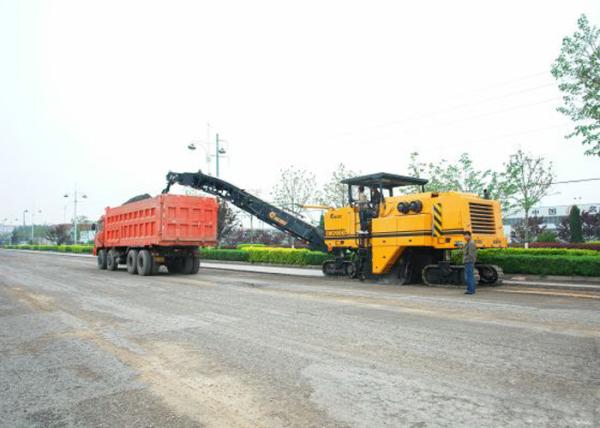 XCMG Road Maintenance Cold Milling Machine 353KW Rated Power 0 - 5km/h Travel Speed