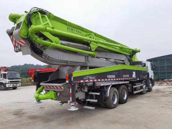 Zoomlion 52m Pompes de béton à rampe montées sur camion Pompes de béton utilisées pour une productivité élevée