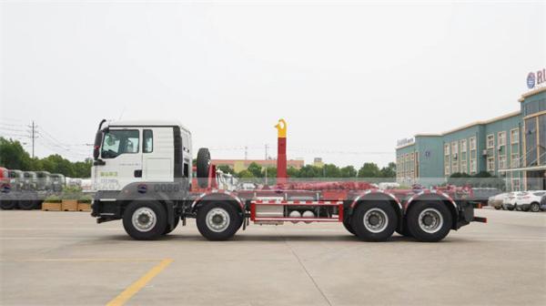 Sinotruk Large Capacity Hook Lift Garbage Truck Heavy Duty Garbage Transport Truck 8x4